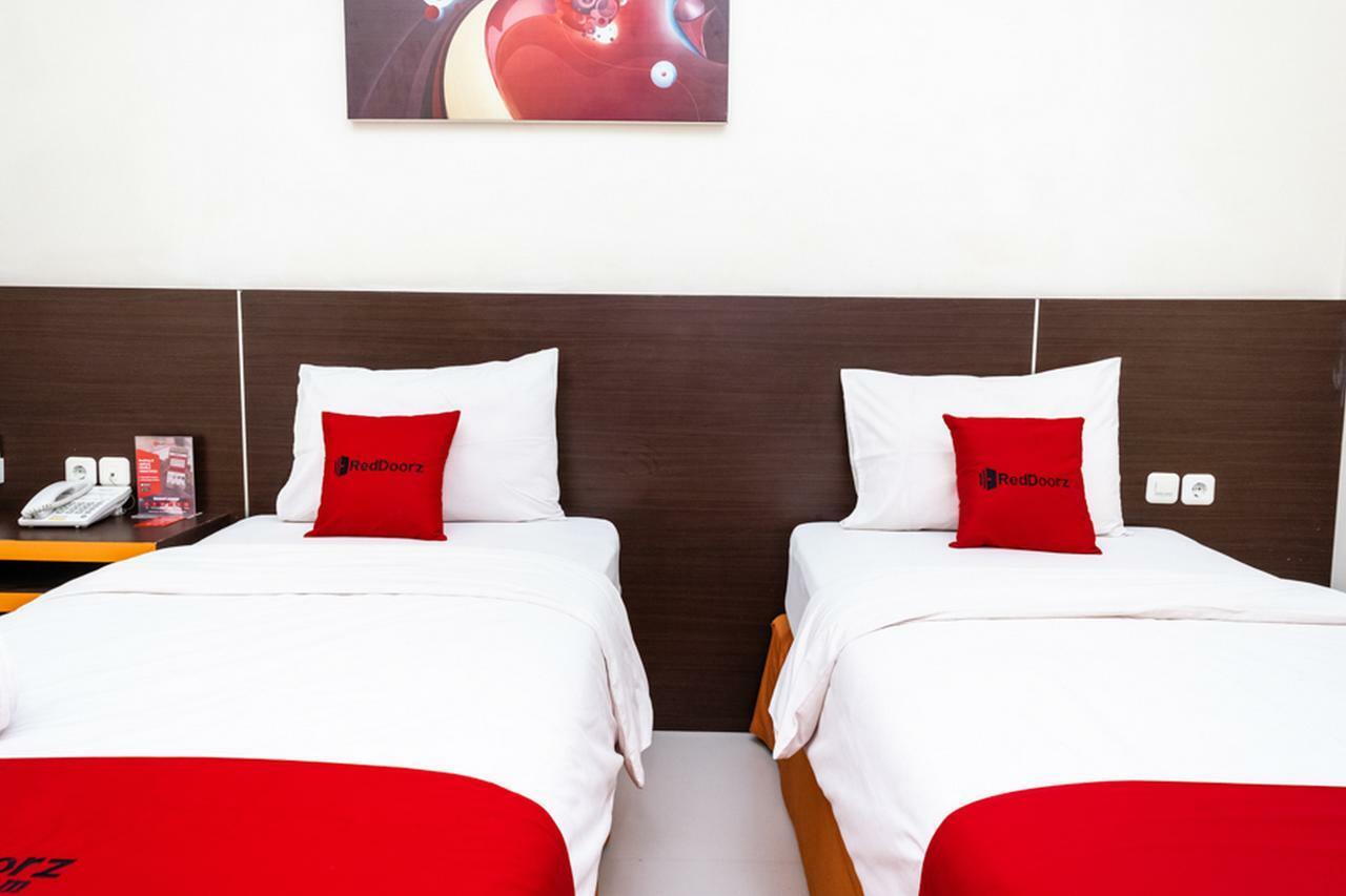 Hotel Reddoorz @ Pelita Raya Rappocini Macasar Exterior foto